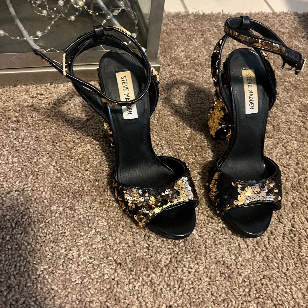 Steve Madden Black and Gold Sequin Women's Sandals